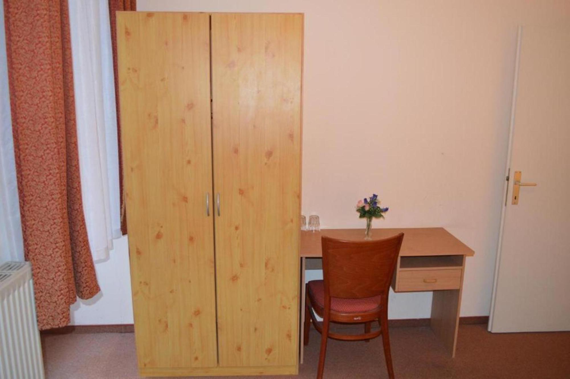 Hotel Pension Walzerstadt Viena Quarto foto