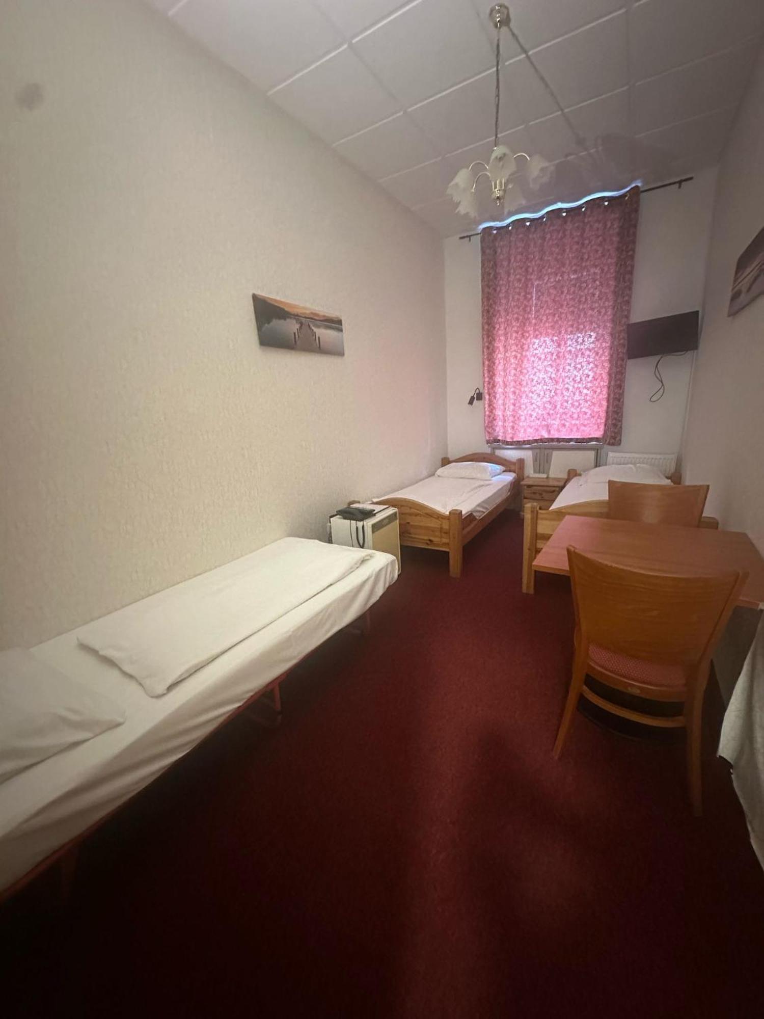 Hotel Pension Walzerstadt Viena Quarto foto